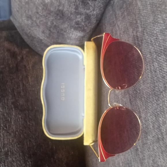 😎 Gucci Cat Eye Sunglasses Red Gold EUC - Picture 2 of 9
